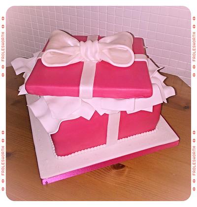 Gift box cake - Cake by AmbersBakingCompany