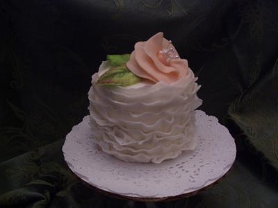Miniature Frills with Peach Fantasy Flower - Cake by Linda Wolff