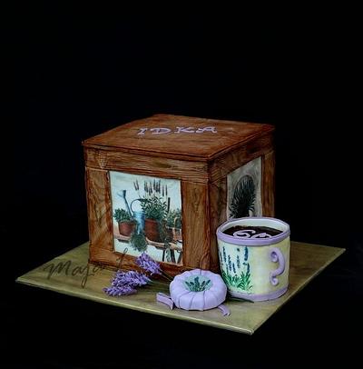 Lavender dacoupage box - Cake by majalaska
