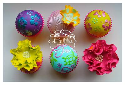 Summer Floral cupcakes - Cake by Little Miss Cupcake