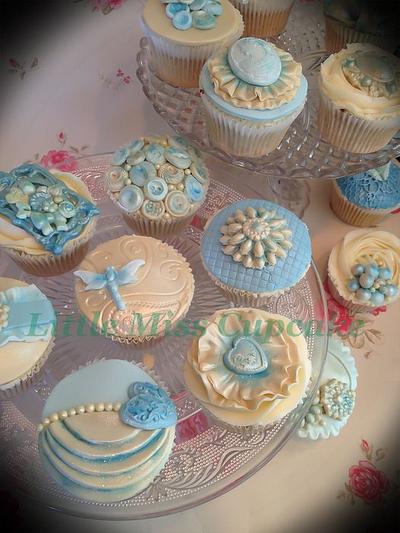 Vintage blue cupcakes - Cake by Jenna