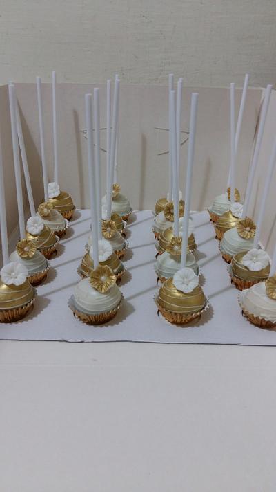 White&Gold Cakepops - Cake by Iva Halacheva