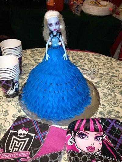 Monster High Princess cake - Cake by kangaroocakegirl