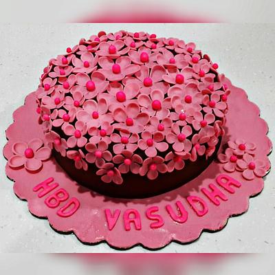 Pretty pink floral cake - Cake by CupsNCakesbySharin