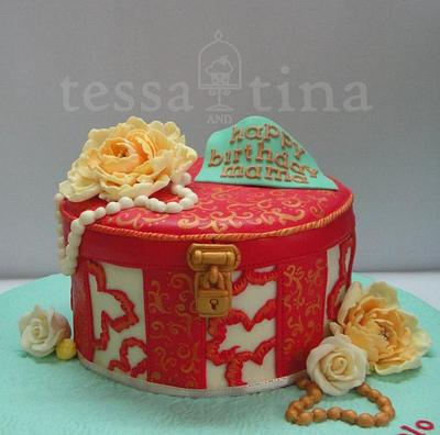 Golden Swirls - Cake by tessatinacakes