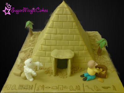Jakes pyramid - Cake by SugarMagicCakes (Christine)