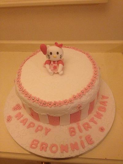 Hello Kitty  - Cake by icedtouchcakes