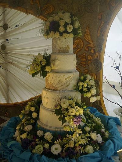 A Twilight Inspired Wedding - Cake by Pia Angela Dalisay Tecson