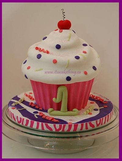 Giant First Birthday Cupcake  - Cake by It's a Cake Thing 