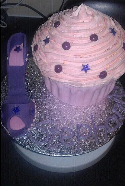 Giant cupcake with Shoe - Cake by Kirsty