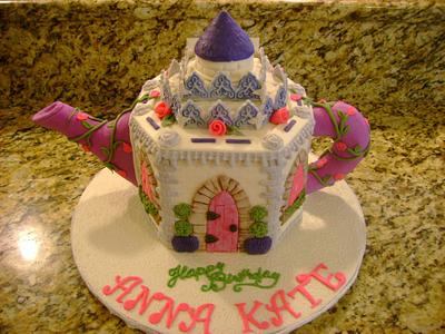 Castle Tea Pot - Cake by Theresa
