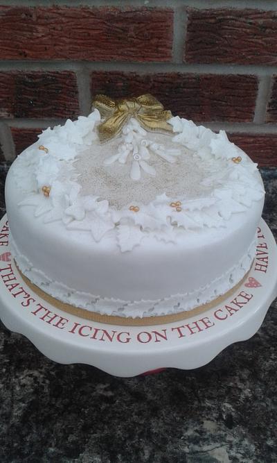 Ivory and Gold Christmas Garland - Cake by Karen's Kakery