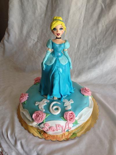 Cinderella - Cake by Eri Cake Maybe