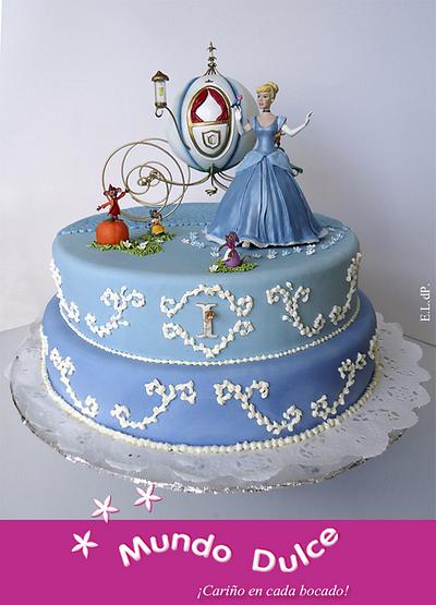 Isi  loves Cinderella! - Cake by Elizabeth Lanas