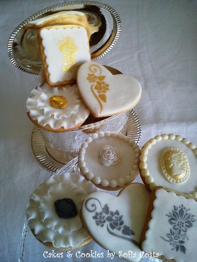 Gold and Silver Cookies - Cake by Sofia Costa (Cakes & Cookies by Sofia Costa)