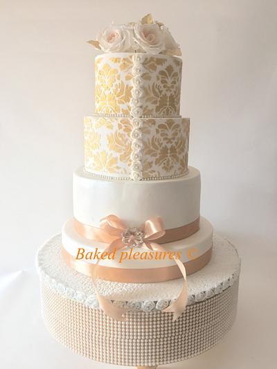 Gold beauty - Cake by Bakedpleasures