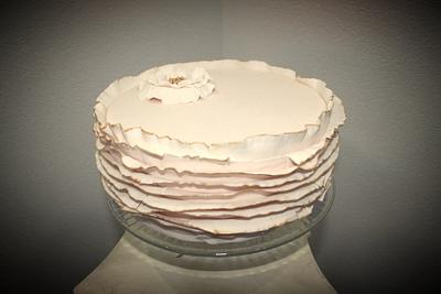 Vintage ruffle cake - Cake by Tatiana Diaz - Posh Tea Time