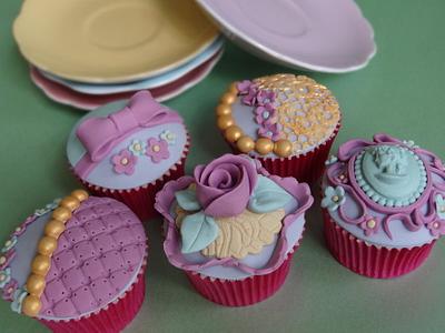 Vintage Cupcakes - Cake by Eleanor Heaphy