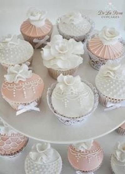 "Vintage Cupcakes" - Cake by Amy