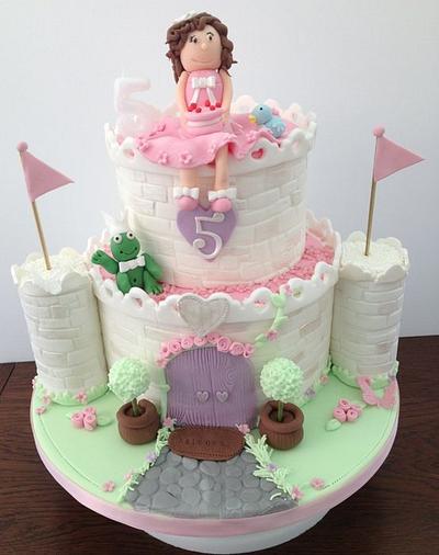 My daughters princess castle  - Cake by Lianne