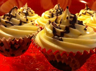 cupcakes vanilla - Cake by gloriaeletorte