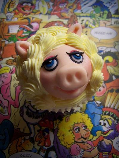 Miss Piggy - Cake by Elizabeth