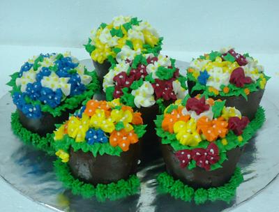 Flower Pots - Cake by Prachi Dhabaldeb
