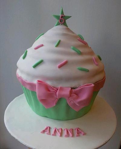First giant cupcake cake - Cake by The Custom Cakery