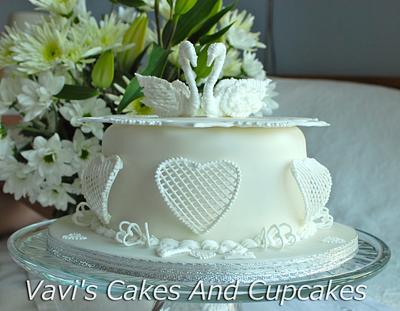 Anniversary in white <3 - Cake by Vavi