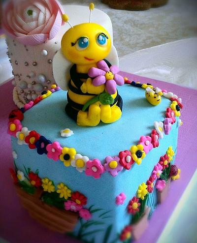 Beeee - Cake by Danijela Lilchickcupcakes