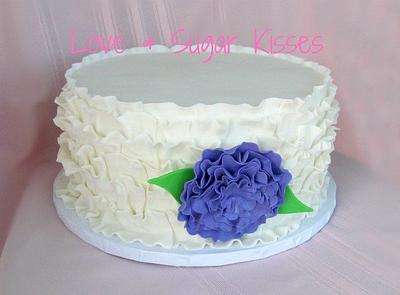 White ruffles - Cake by Maria Davis