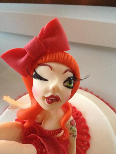 Lady in red cake topper - Cake by wendyslesvig
