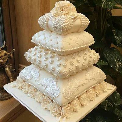 My pillow cakes - Cake by Liz Sheridan