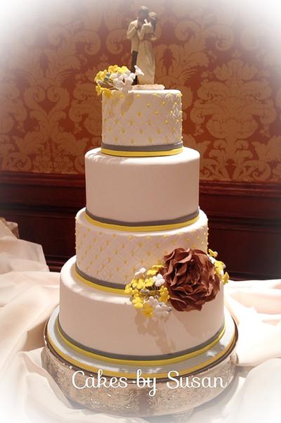 Yellow and grey with sugar burlap flower - Cake by Skmaestas