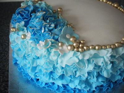 blue Ruffle Cake - Cake by nicolascakes
