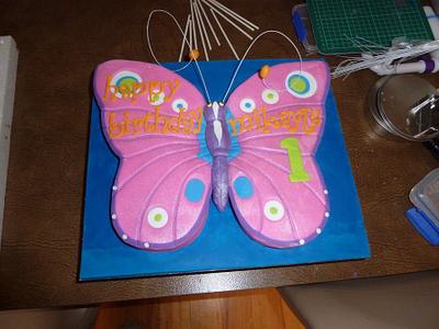 Mikayla's butterfly - Cake by Trickycakes