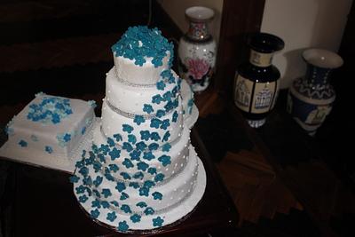Dark AquaBlue with Silver (Wedding Cake) - Cake by Rhobi