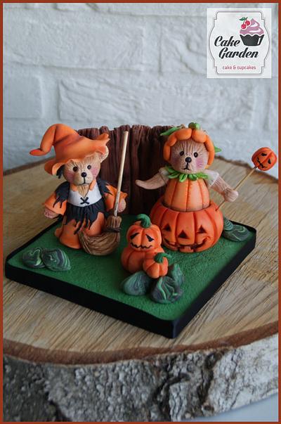 Kate and Sue getting ready for Halloween - Cake by Cake Garden 