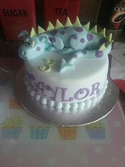 Taylors dragon - Cake by Beverley Childs