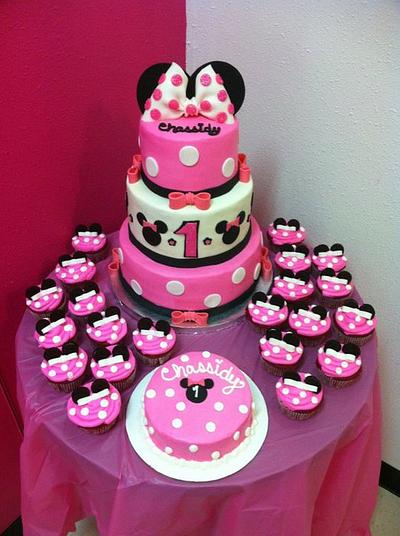 Minnie Mouse Cake and cupcakes - Cake by Christie's Custom Creations(CCC)
