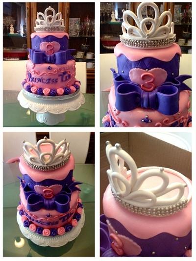 Princess Tiara Cake! - Cake by Lorena_Lapètitemoi_Janveau