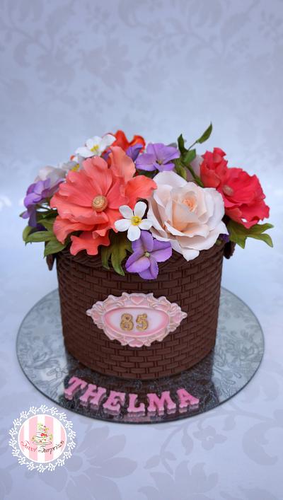 A Basket of flowers for a special aunt. - Cake by Sweet Surprizes 