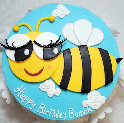 bee cake - Cake by ramona's cakes