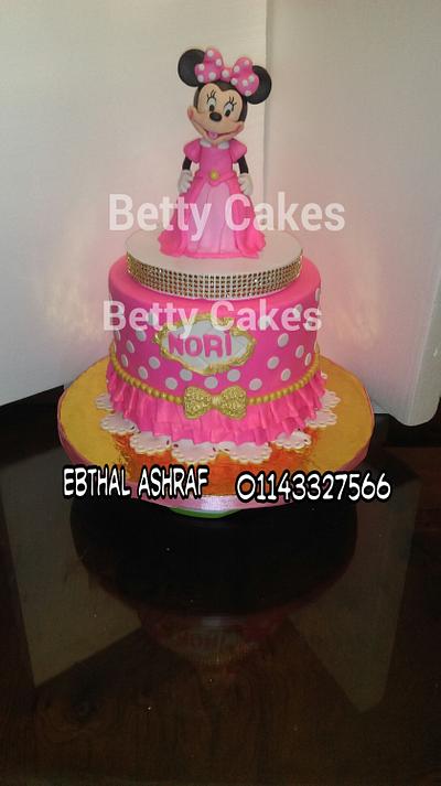 minie mouse in pink cake - Cake by BettyCakesEbthal 