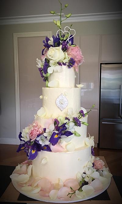 Fresh flower and Buttercream Wedding  - Cake by  Sue Deeble