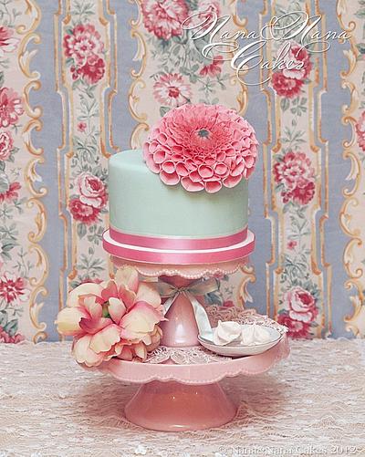 "Simplicity is beauty" - Dahlia cake - Cake by NanaeNanaCakes