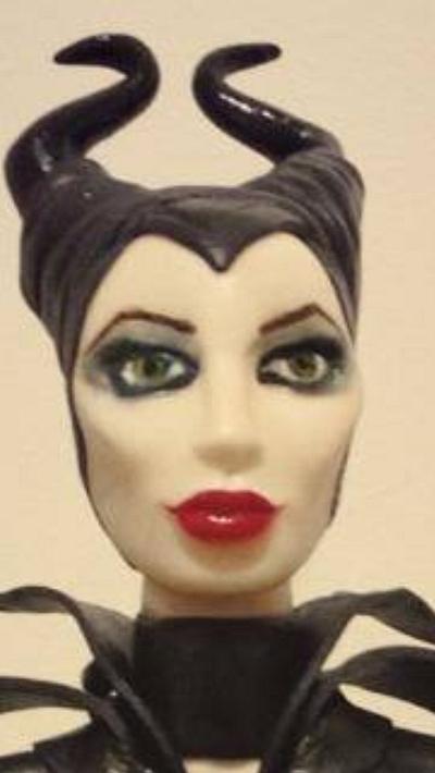 Maleficent! - Cake by Ele Lancaster