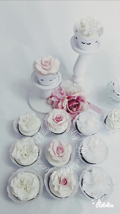 Cup cake flower  - Cake by Eleonora Sdino 