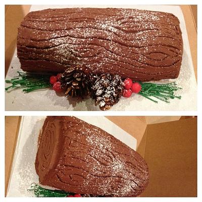 Christmas Yule log - Cake by Beverly Coleman 