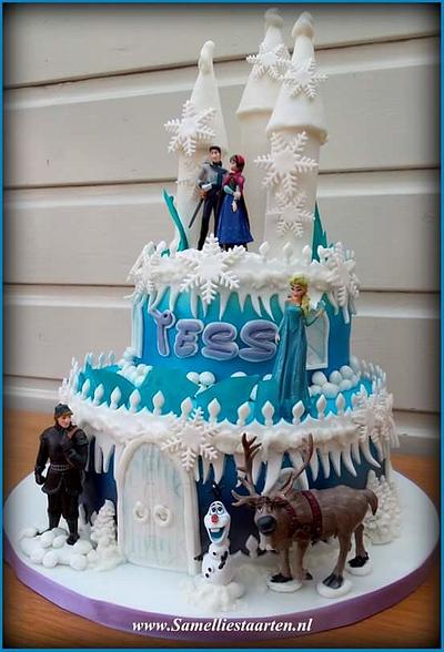 Frozen castle - Cake by Sam & Nel's Taarten